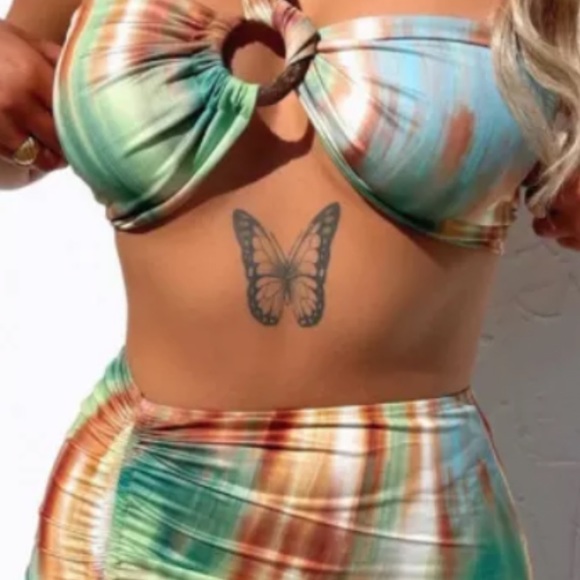 Beautiful swimming suit - Picture 3 of 10